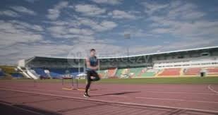 卡拉格：维尔茨本场数据相当亮眼，他的踢法、位置像德布劳内