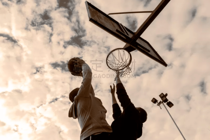 官方：热刺21岁中卫高井幸大租借加盟门兴